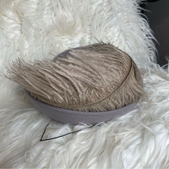 Vintage 60s Designer Gray Wool Netted Veil Ostrich Feather Fascinator Hat - Picture 3 of 7